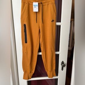NWT Nike M sweatpants